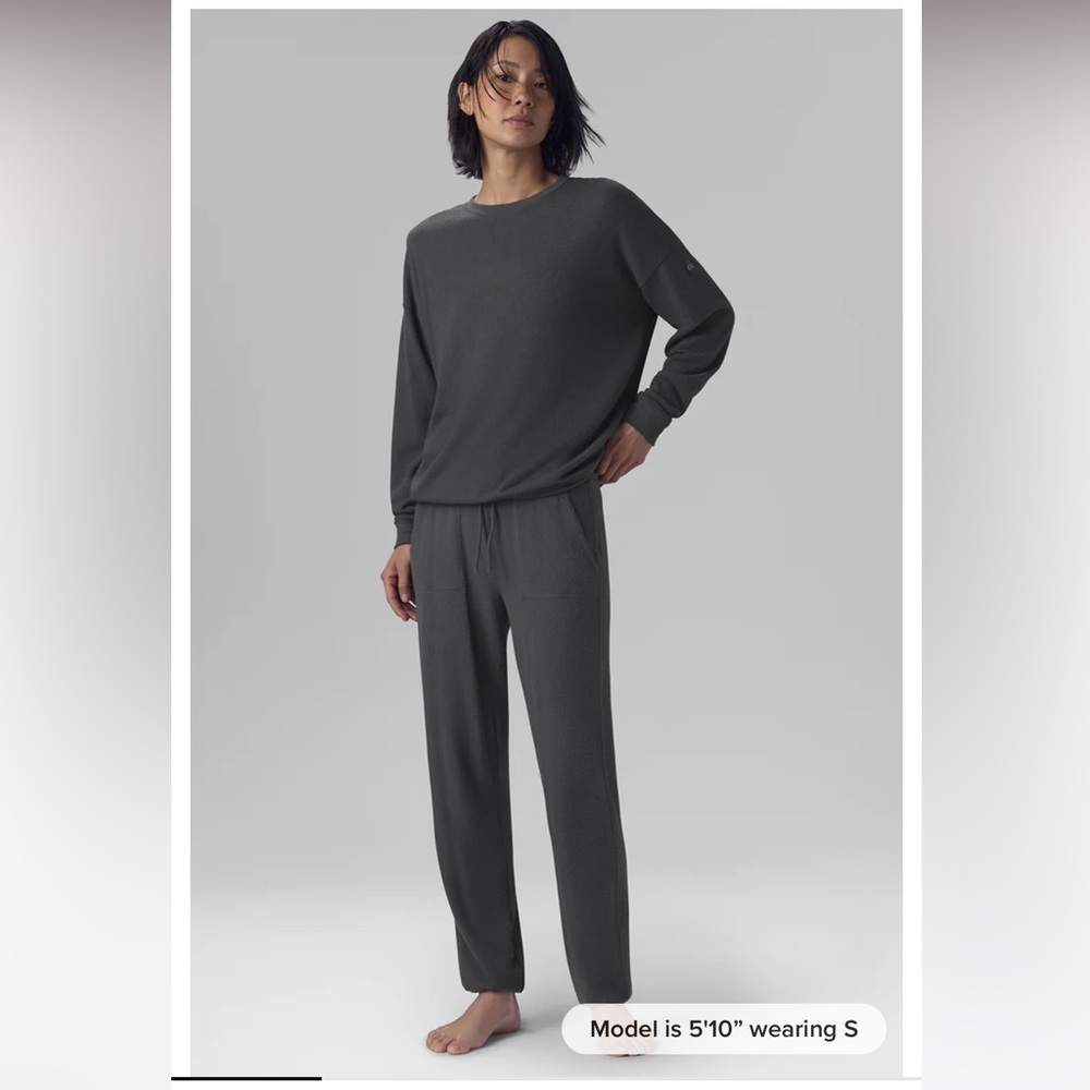 ALO Yoga soho sweatshirt and sweatpants